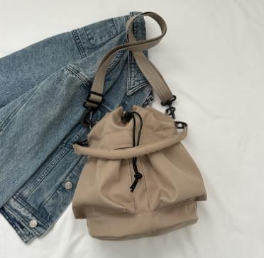 

Fashi Large Capacity Ladies Shoulder Bag Crossbody Bag Fashi Bucket Design With Adjustable Shoulder Strap Oxford Cloth хаки