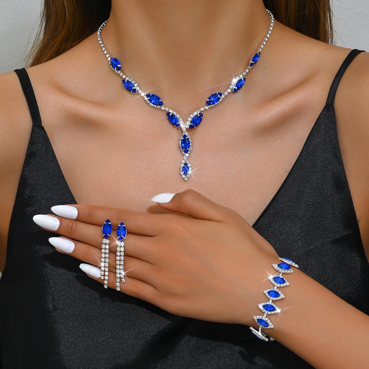 

Luxury Evening Jewelry Set: European & American-Inspired Necklace, Bracelet & Earrings for Women
