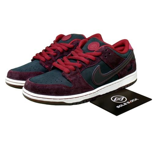 

Riot Skateshop × Nike SB Dunk Low Pro QS Махагон FZ1289-200 Мужской размер EU 36 коричневый