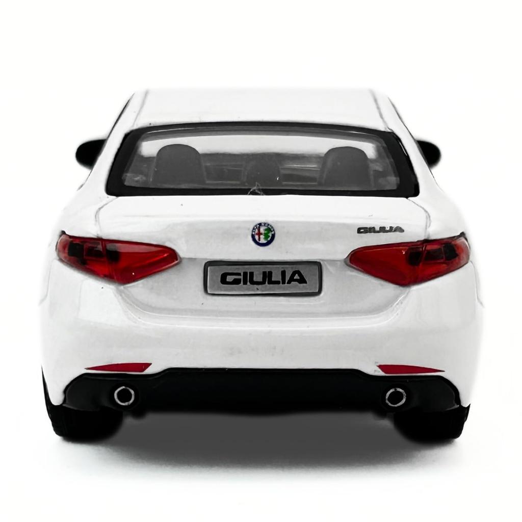 Bburago Alfa Romeo Giulia 1/43 Scale Diecast Model Car ALFA ROMEO GIULIA 2016 (White)