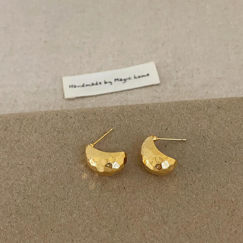 

Exquisite High-End Textured Bean Metal Stud Earrings for Women: Versatile & Fashionable Accessories