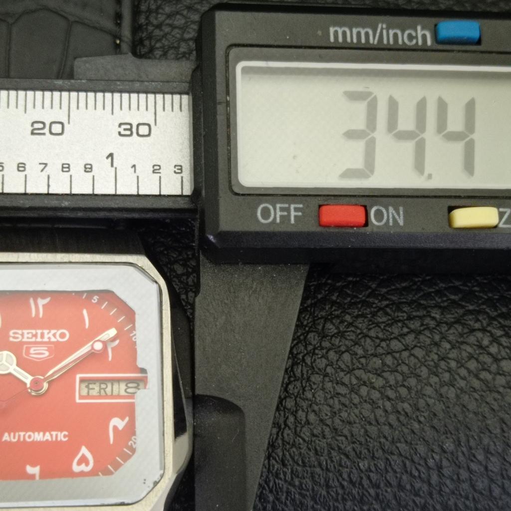 JAPAN VINTAGE SEIKO 5 AUTOMATIC MENS ARABIC RED COLOR DIAL WATCH A702452-5 R124-a702452