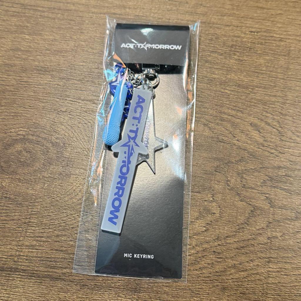 [USED] Taehyung TXT TOMORROW Seoul Concert Microphone Keyring