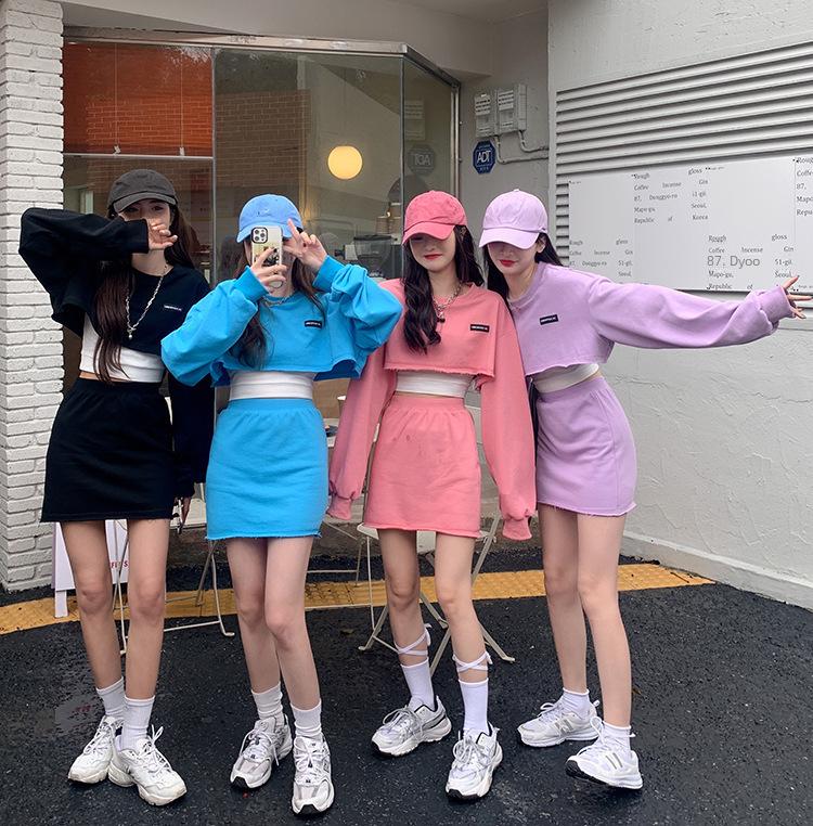 

Модный женский комплект из свитера с длинным рукавом и шорт M