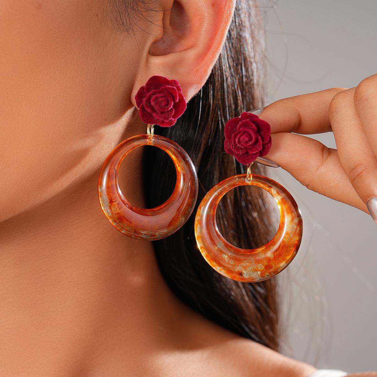 

Модные серьги-подвески для женщин коричневый