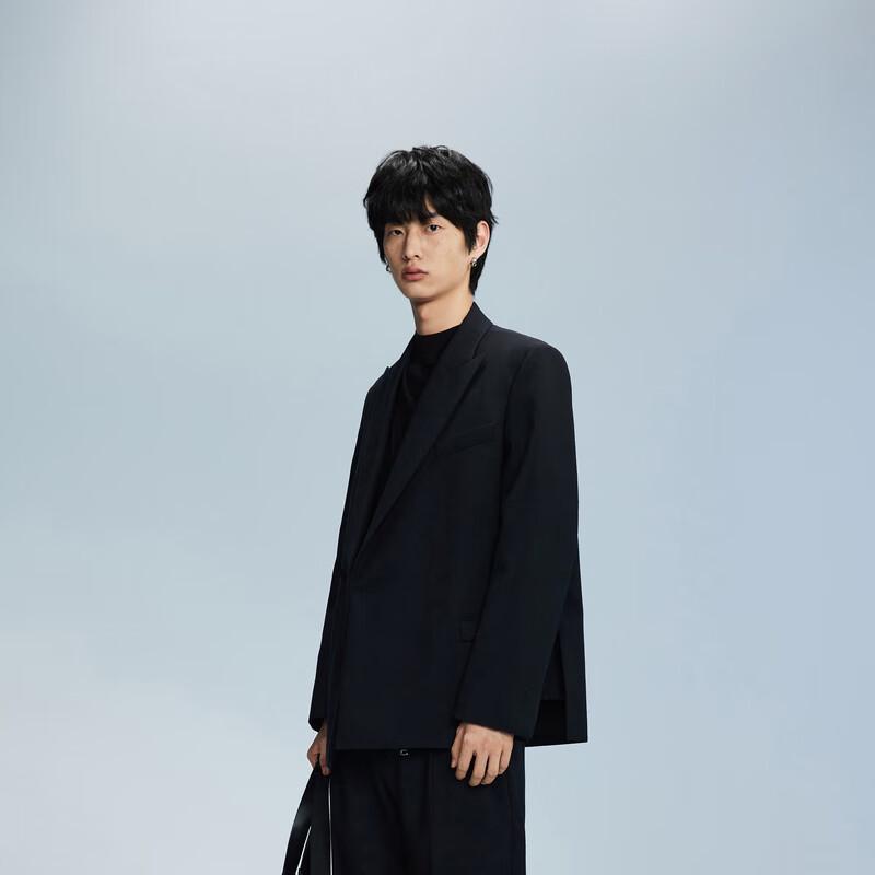 Pull en laine à col montant et manches longues coupe slim pour homme CROQUIS Automne 2024