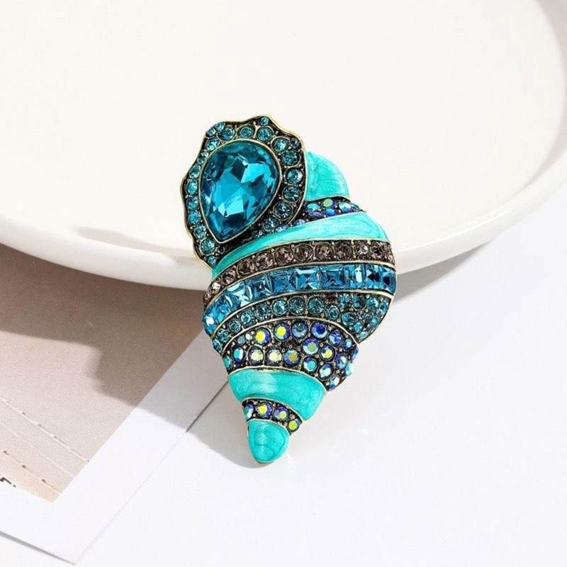 Multipurpose Fun Rhinestones Conch Brooch Elegant Designs Portable Fashion Accessory for Performers Daily Outfits