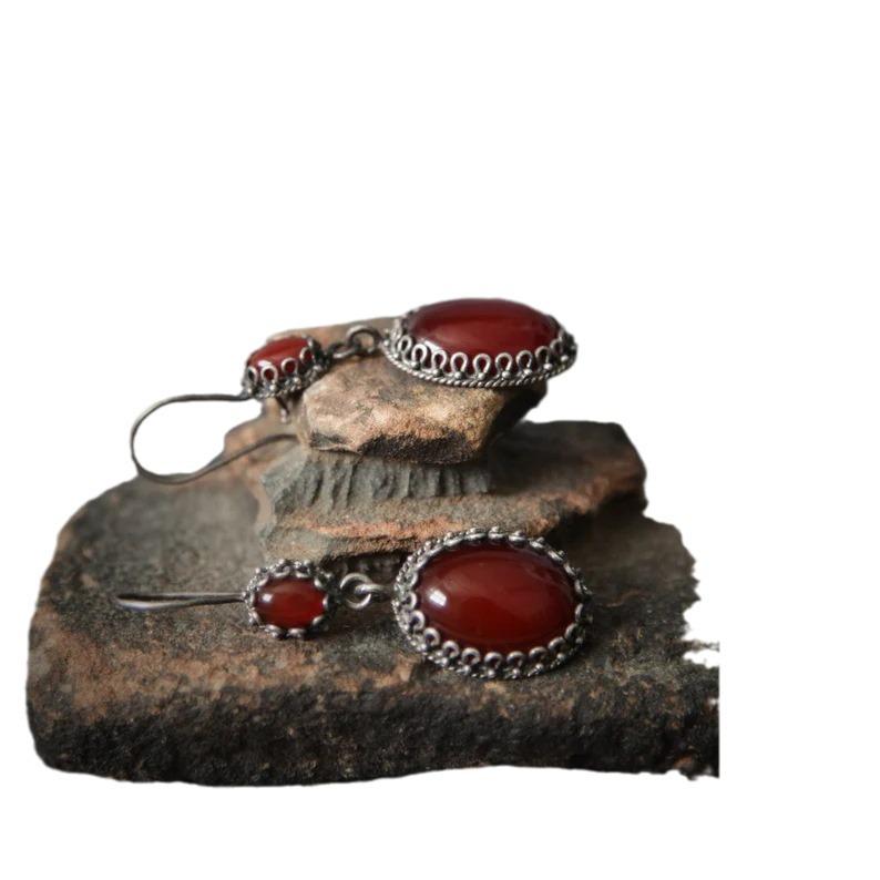 He Cheng Retro Baroque Red Stud Earrings for Women - Elegant Long Dangle Design