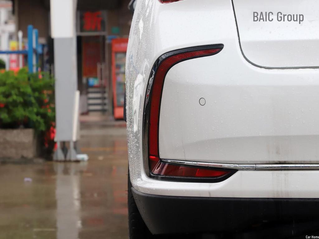 Compatible BAIC EU5 Rear Taillight Assembly: R500/R550 Taillight Cover, Rear Bumper Light, Fog Light, and Brake Light.