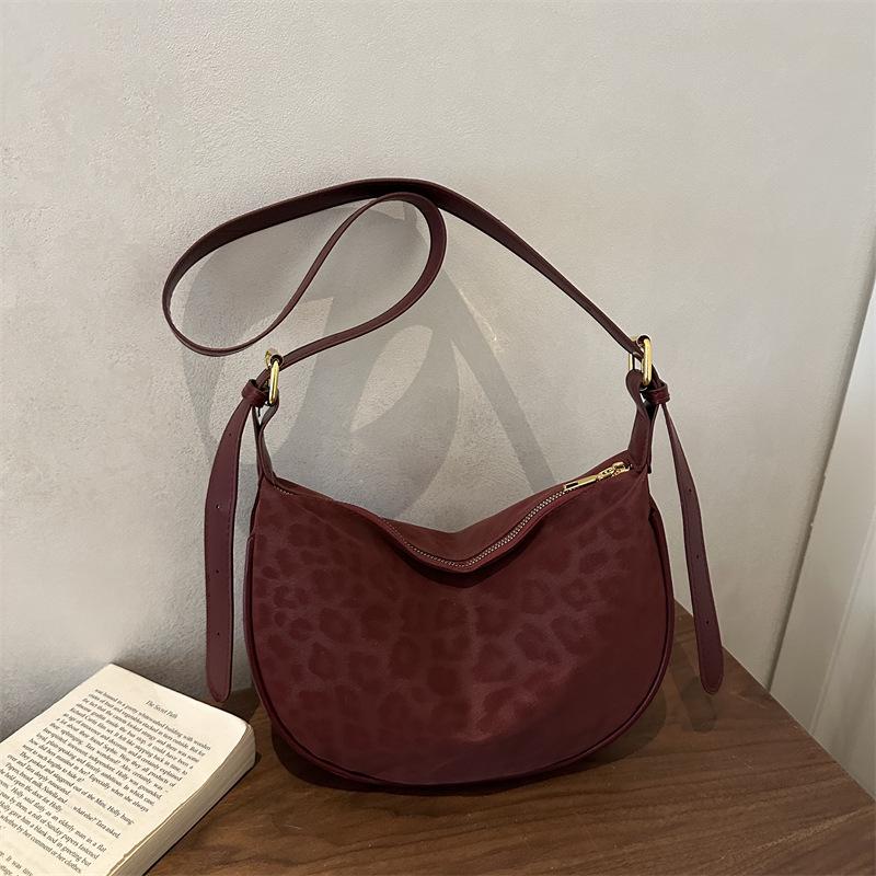 Leopard Print Velvet Single Shoulder Bag: Women's Fashionable Large Capacity Underarm and Crossbody Bag