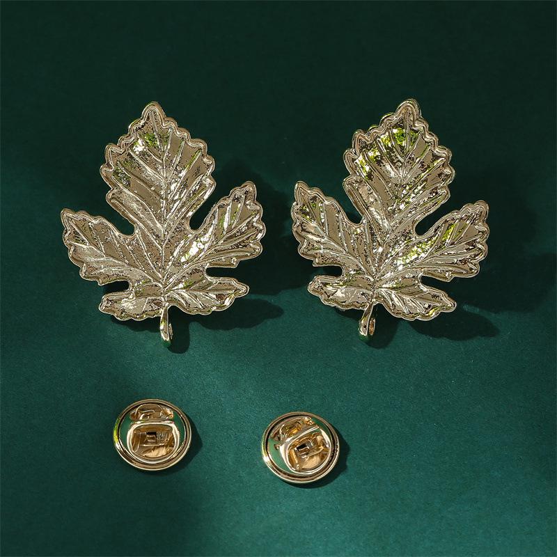 "Men's Korean Bee Brooch Collar Pin for Suits"