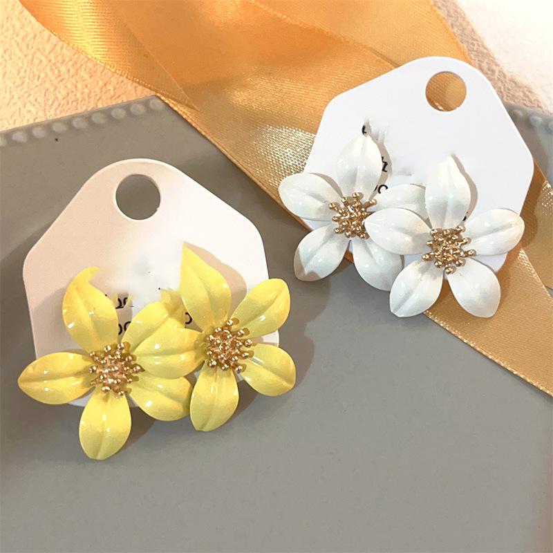 Oil drop flower stud earrings small fresh and sweet earrings light luxury high sense fashion versatile earrings
