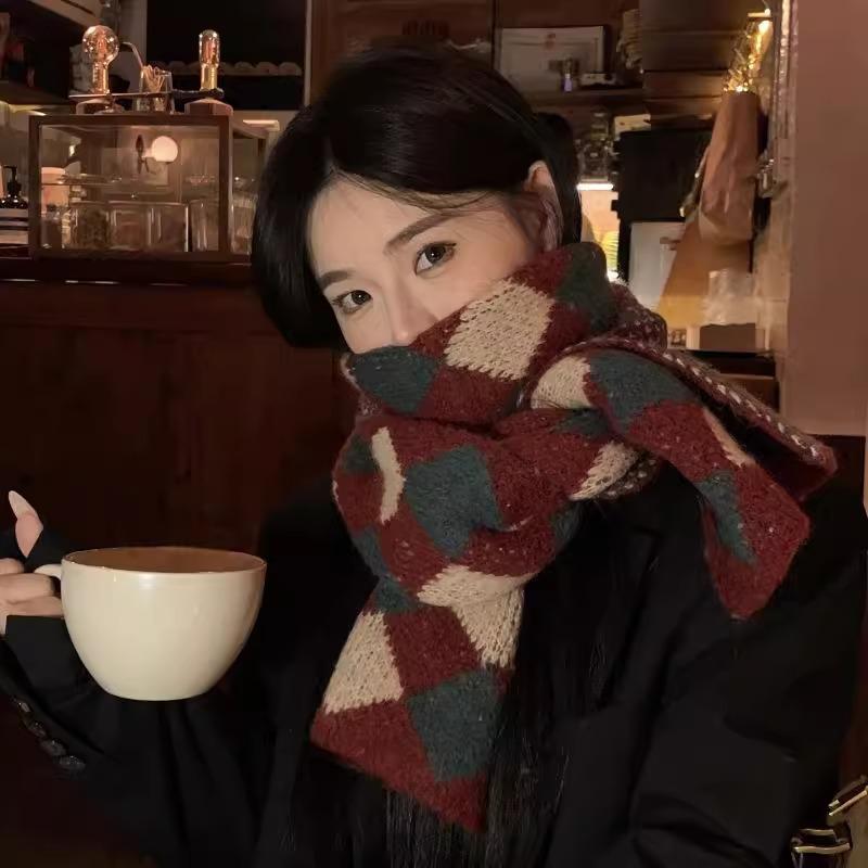 Internet celebrity New Year's Christmas red scarf girl, winter Korean retro lady warm thickened knitted scarf