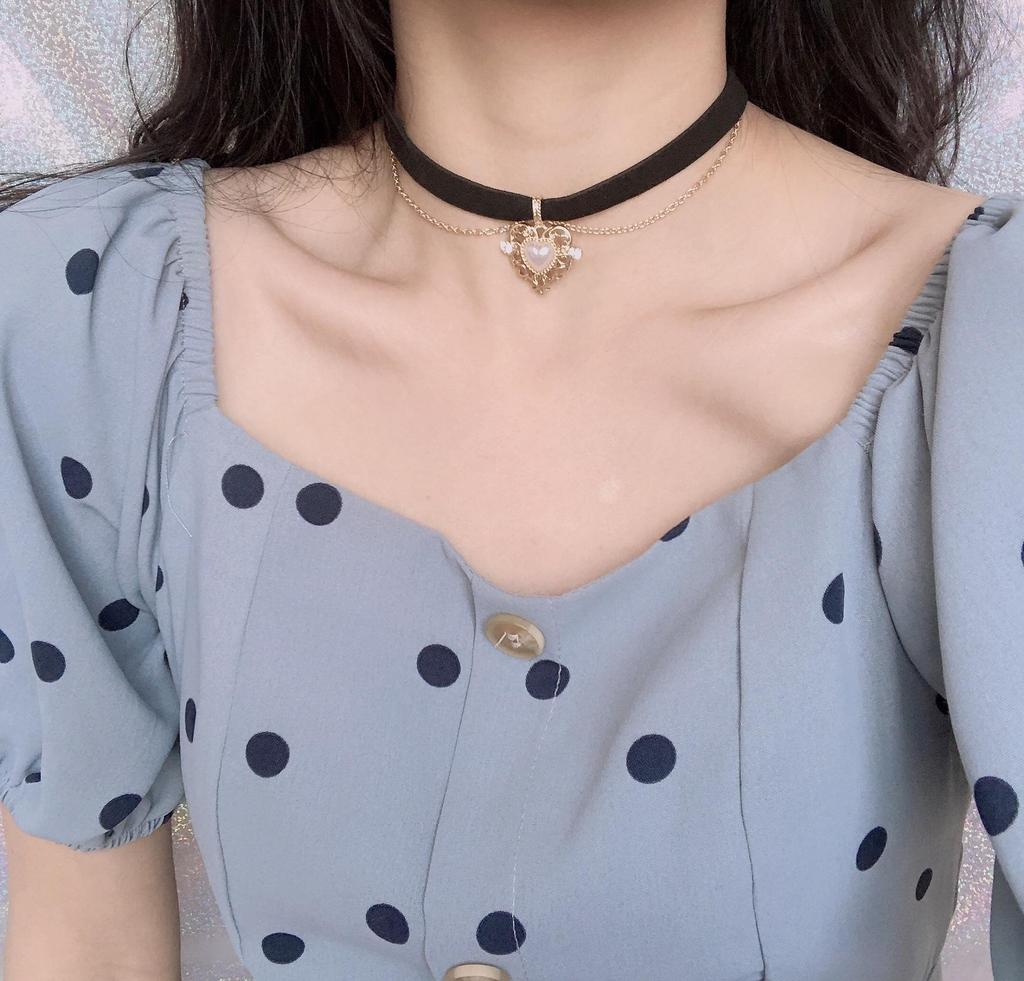 Retro Gold Peach Heart Velvet Choker Necklace