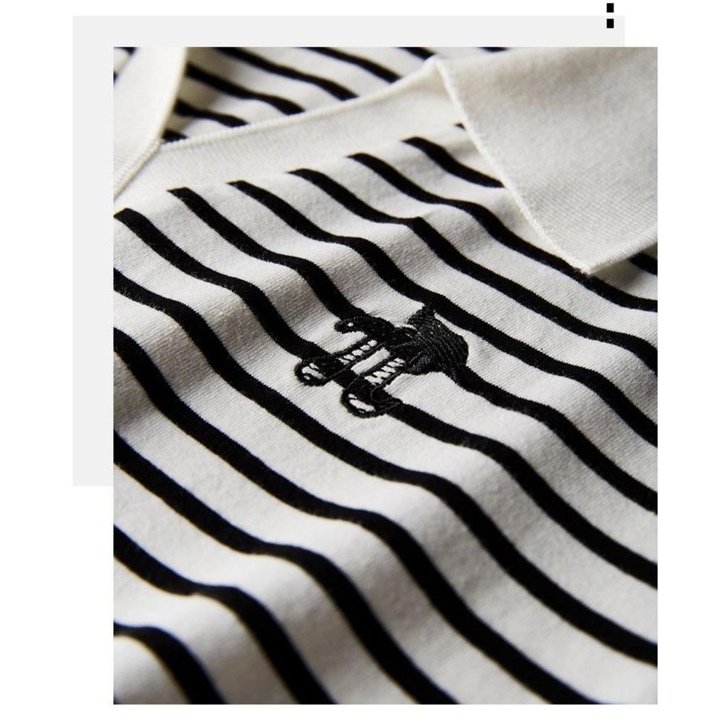 T-shirt pour femme à rayures Knight brodées, col rond, manches courtes, haut d'été polyvalent et décontracté avec rayures contrastées élégantes, lavable en machine