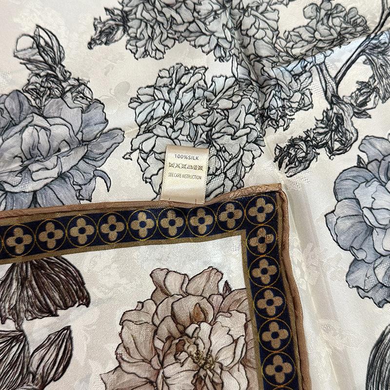 Temperament floral double-sided flower snail silk scarf spring new handmade hemming 111 heavy mulberry silk 71 square scarf