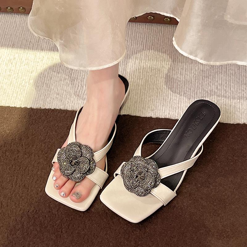 Square head, middle heel, flower fairy style, wearing cool slippers, women's new summer 2025 temperament women's slippers