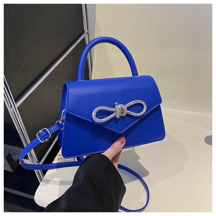 

Женская ретро осенняя мода 2024 квадратная сумка - универсальная кроссбоди для повседневных поездок