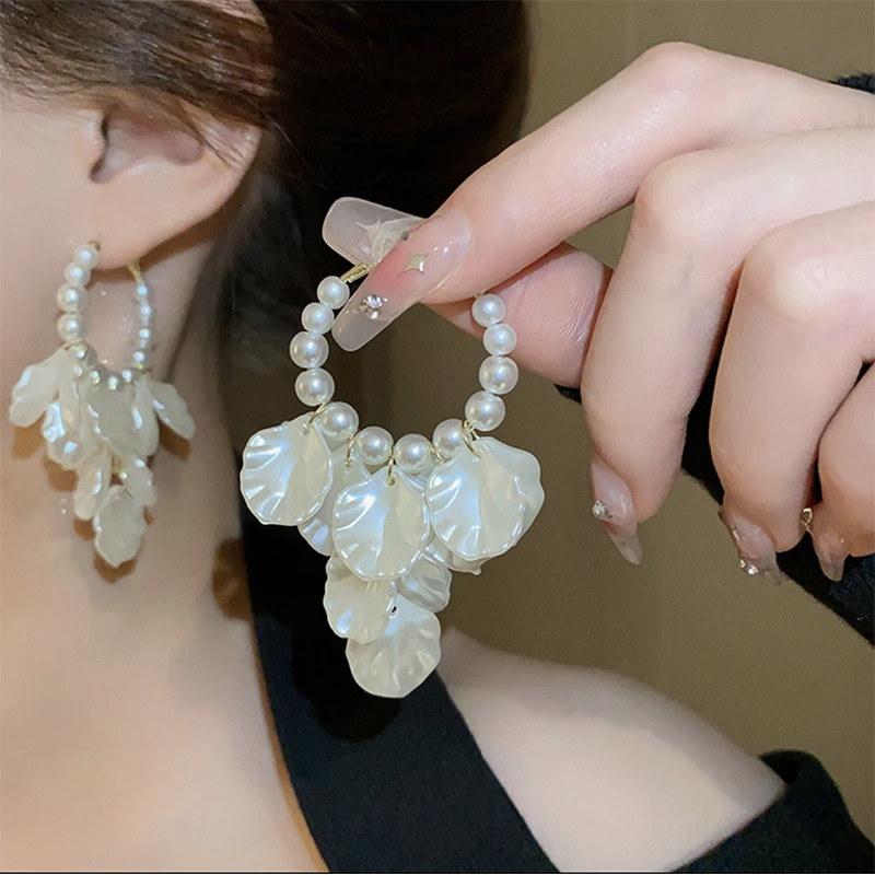 French Vintage Pearl Tassel Grape Earrings Niche Creative Fruit Fairy Temperament Stud Earrings Women Jewelry Accessories