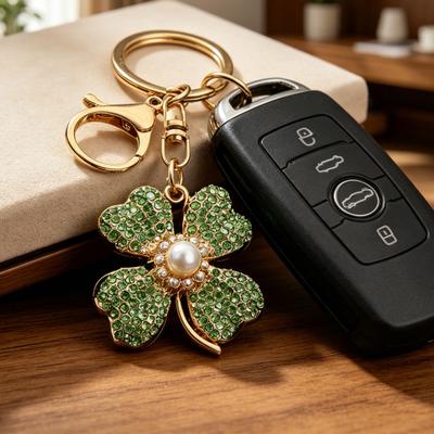 Keychain Pendant Shiny Rhinestones Imitation Pearls Inlaid Four-Leaf Clover Design Zinc Alloy Key Chain with Lobster Clasp Lightweight Key Holder