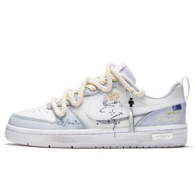 Court Borough 2 Linie aus Licht und Schatten, Flower Isle Niedrige Skateboard-Schuhe GS Weiß Blau BQ5448-100(Team177-)
