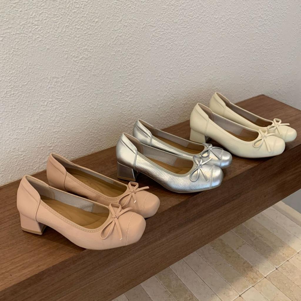 Soft and thick-heeled women's shoes 2025 autumn new products, Dongdaemun, South Korea, personalized embossed square head, shallow mouth commuting OL