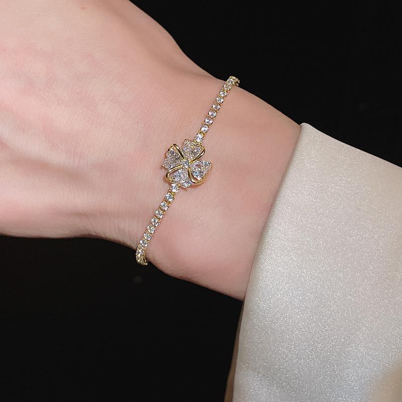 Floral Zirconium Adjustable Bracelet For Women With Elegant And Trendy Style