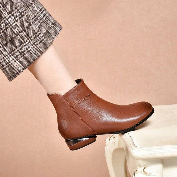 Flat-bottomed fashion short boots women's 2025 new autumn single boots round-headed soft leather bare boots winter mother soft-soled Martin boots
