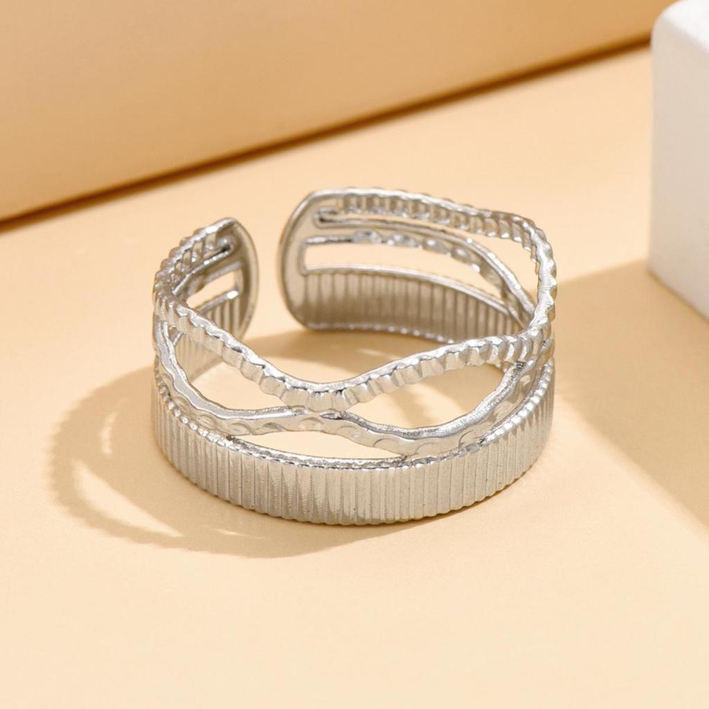 Women's European Retro Geometric Gold-Plated Stainless Steel Ring