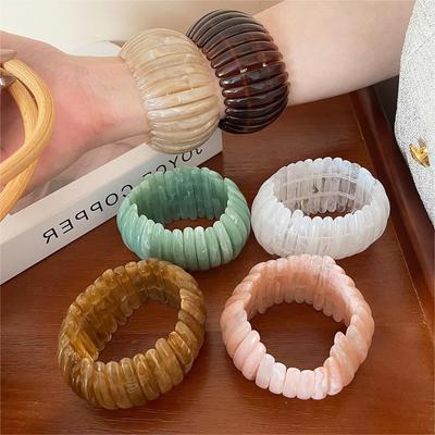 Irisierendes Acryl Halbkreis Elastisches Armband - Frischer & Süßer High-End Damen Schmuck 2025.