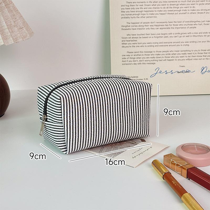 Striped Seersucker Makeup Pouch Large Capacity Durable Zipper Portable Compact Cosmetic Storage Bag for Short Trip Use
