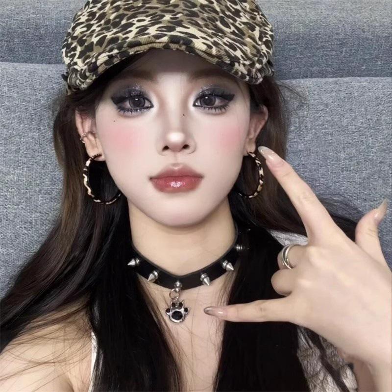 Gothic Dog Paw Rivet Leather Choker – Punk Clavicle Necklace