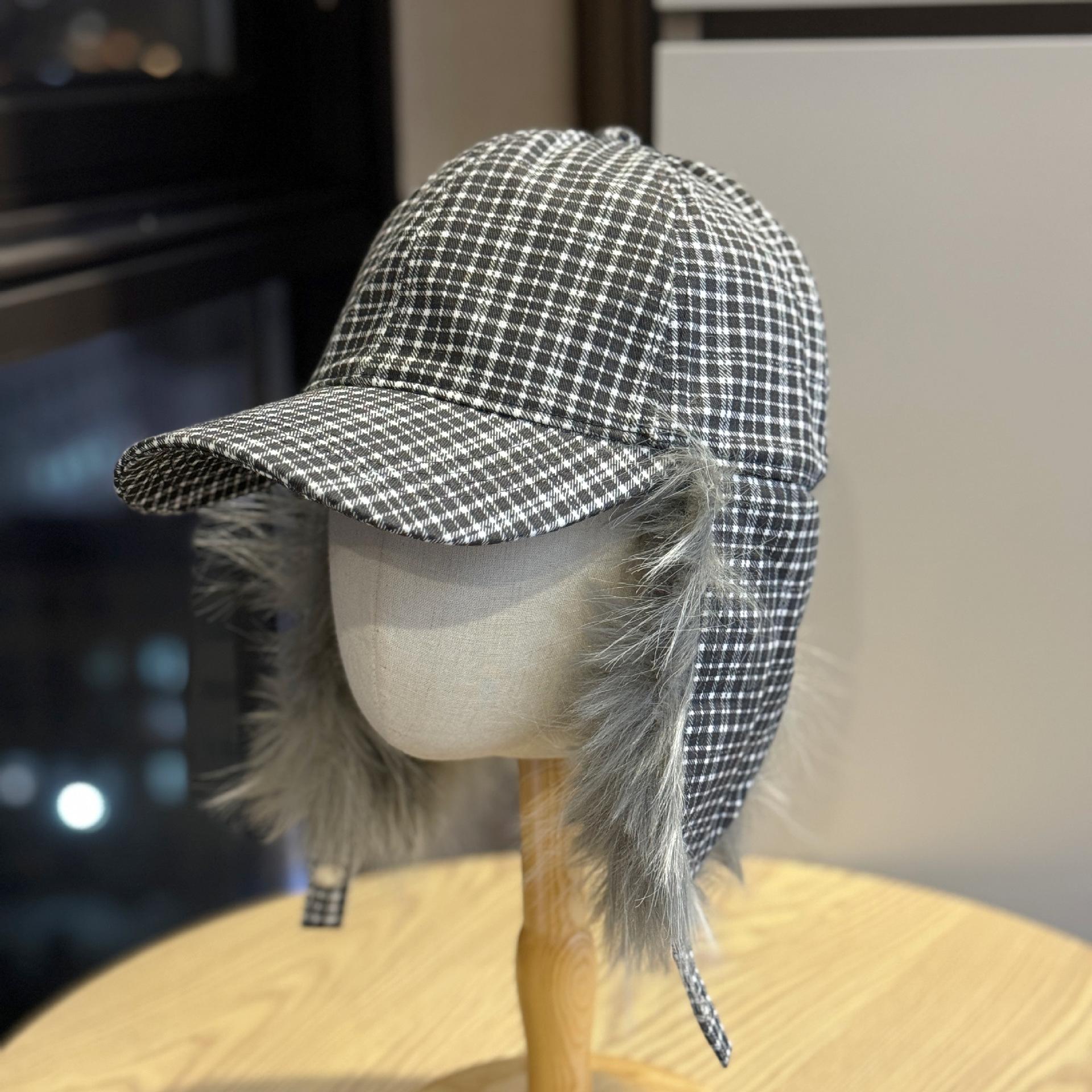 

New vintage lamb wool warm ear-protecting embroidered baseball cap for women, autumn and winter Korean version versatile windproof baseball cap for Adult54-60Average Size чёрный