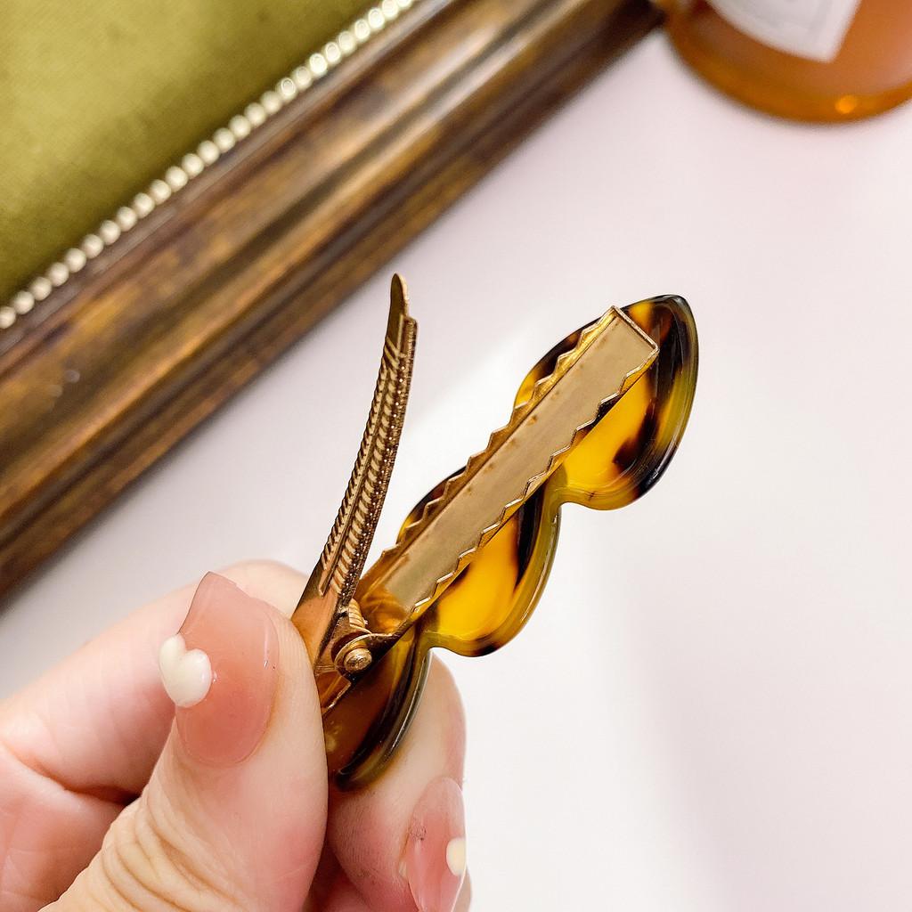 Stylish Versatile Duckbill Hair Clip With Heart Shape For Fashionable Women And Trendy Looks