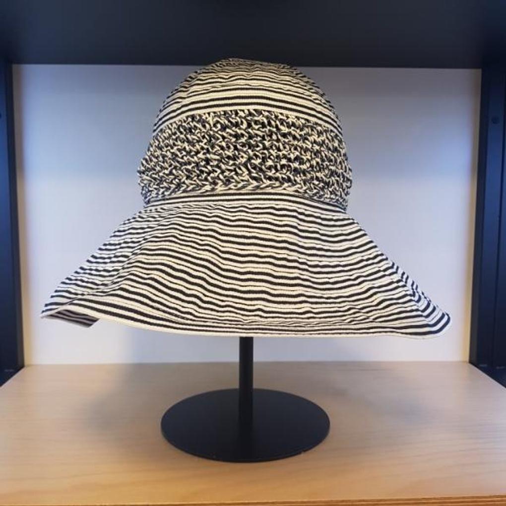 

Вязаная крючком шляпа-ведро EL93UET001