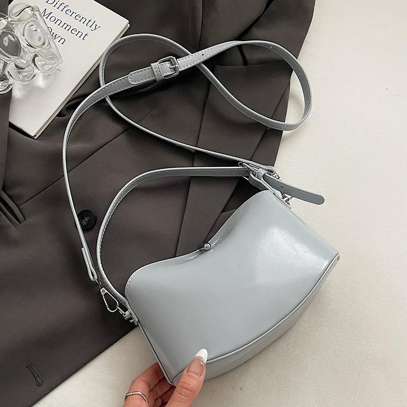 This Year's Super Fire, Simple and Fashionable Korean Handbag, Women's High-end Oil Wax Leather Fashion Versatile Commuter Messenger Bag