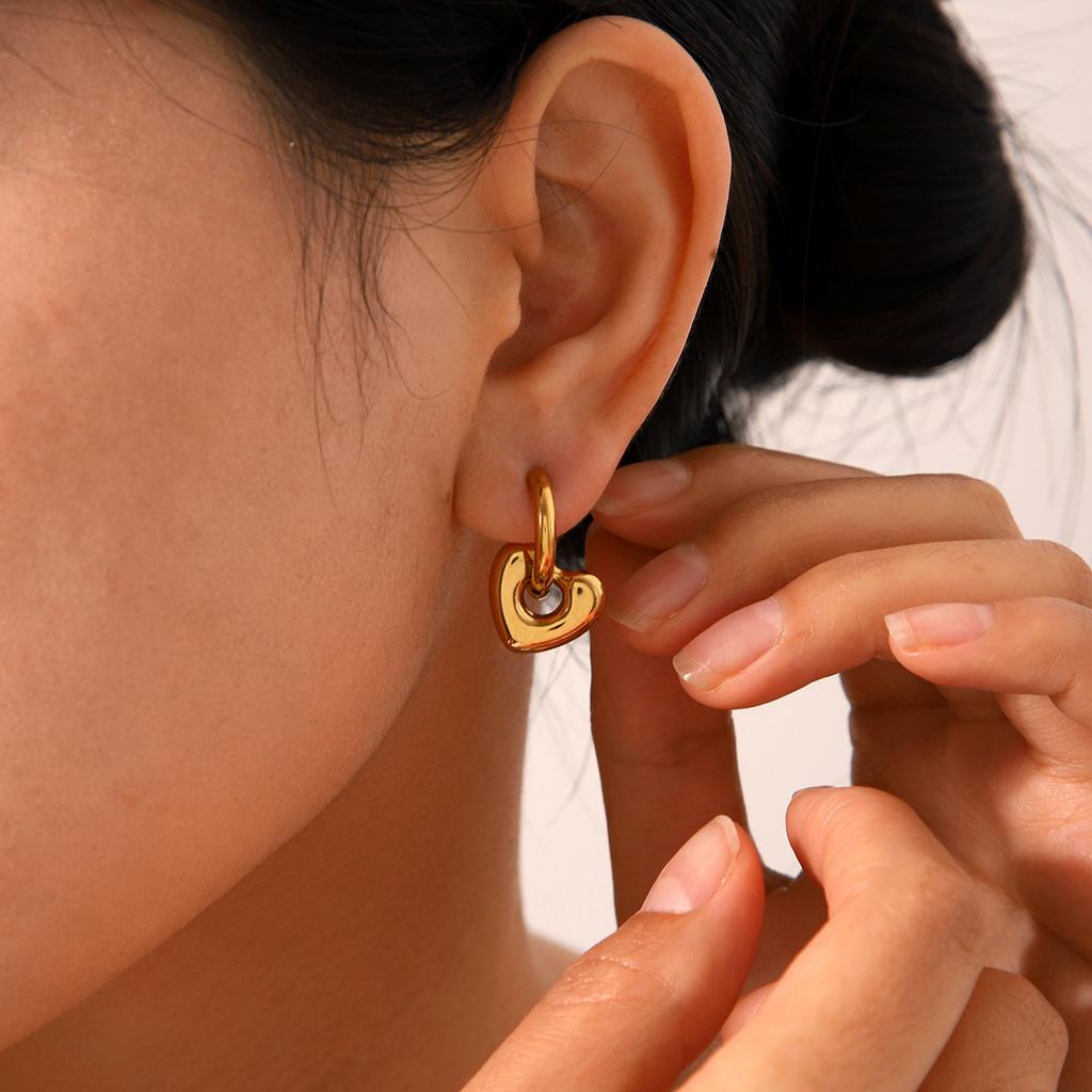 Hot-selling stylish versatile stainless steel earrings for women, heart flower pendant hoop earrings
