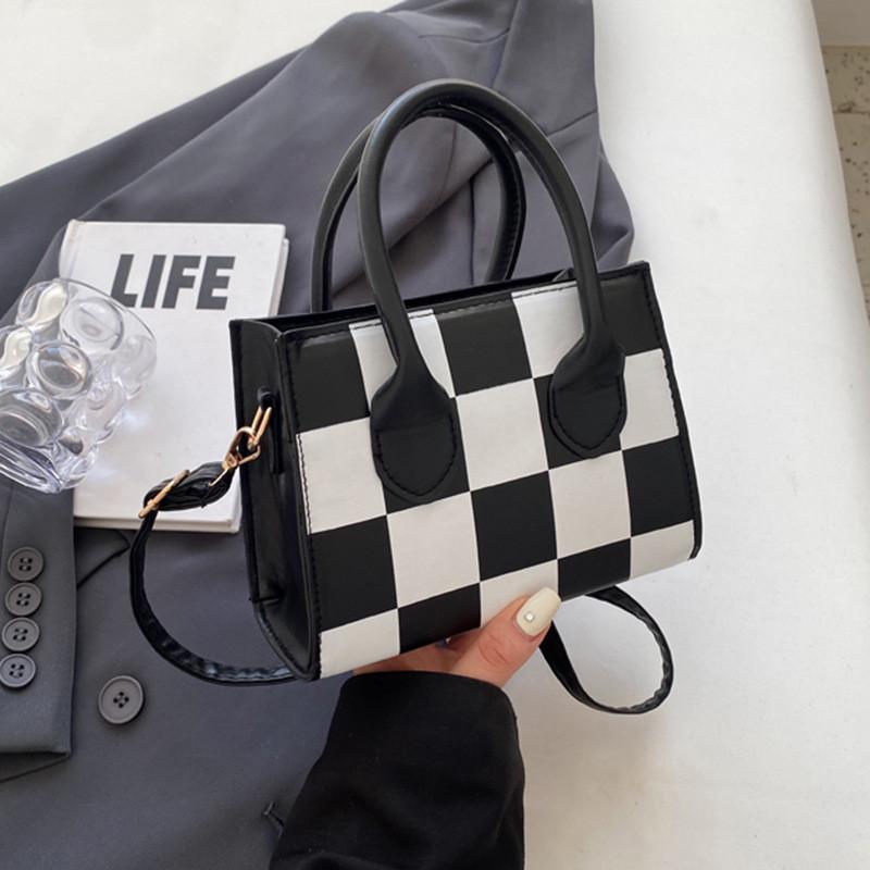 Chic Fashionable Small Square Shoulder Bag For Women Perfect For Everyday Use