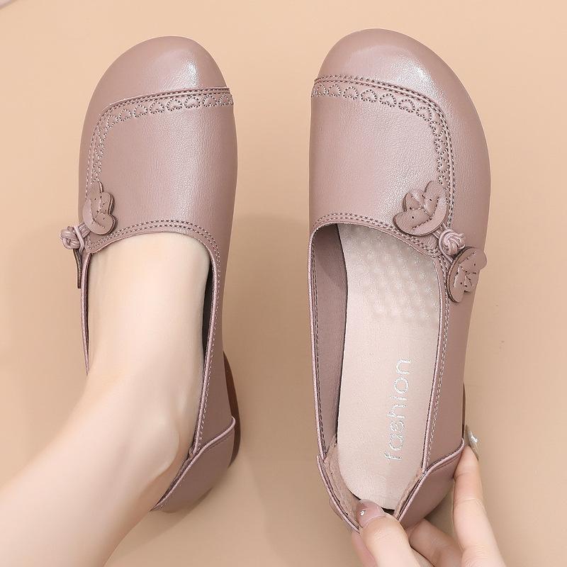 Soft-soled shoes, sandals, women's summer hollowed-out middle-aged leather shoes, new middle-aged hole-hole beef tendon soles, elderly single shoes