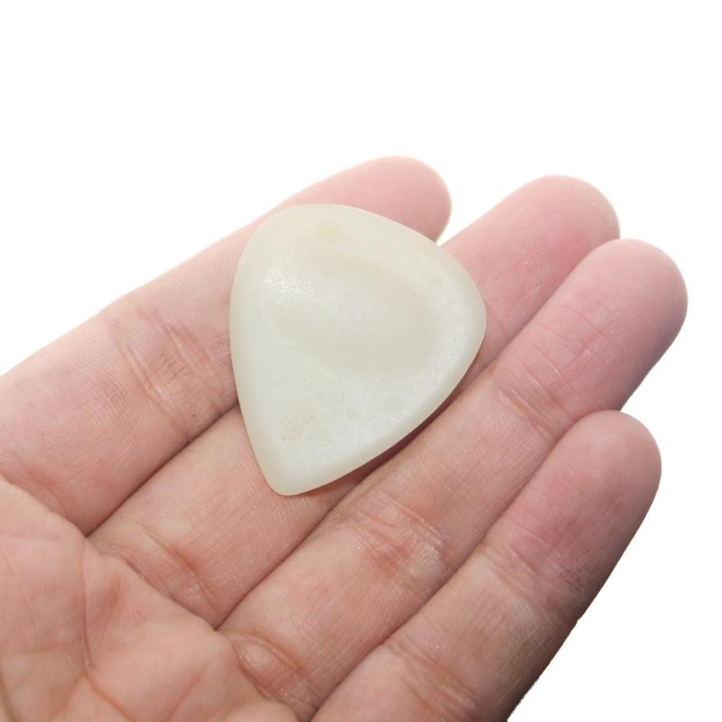 30x33mm Electric Guitar Picks Ox Bone Guitar Finger Picks Guitar Plectrums Natural Guitar Ukulele Picks Guitar Accessory