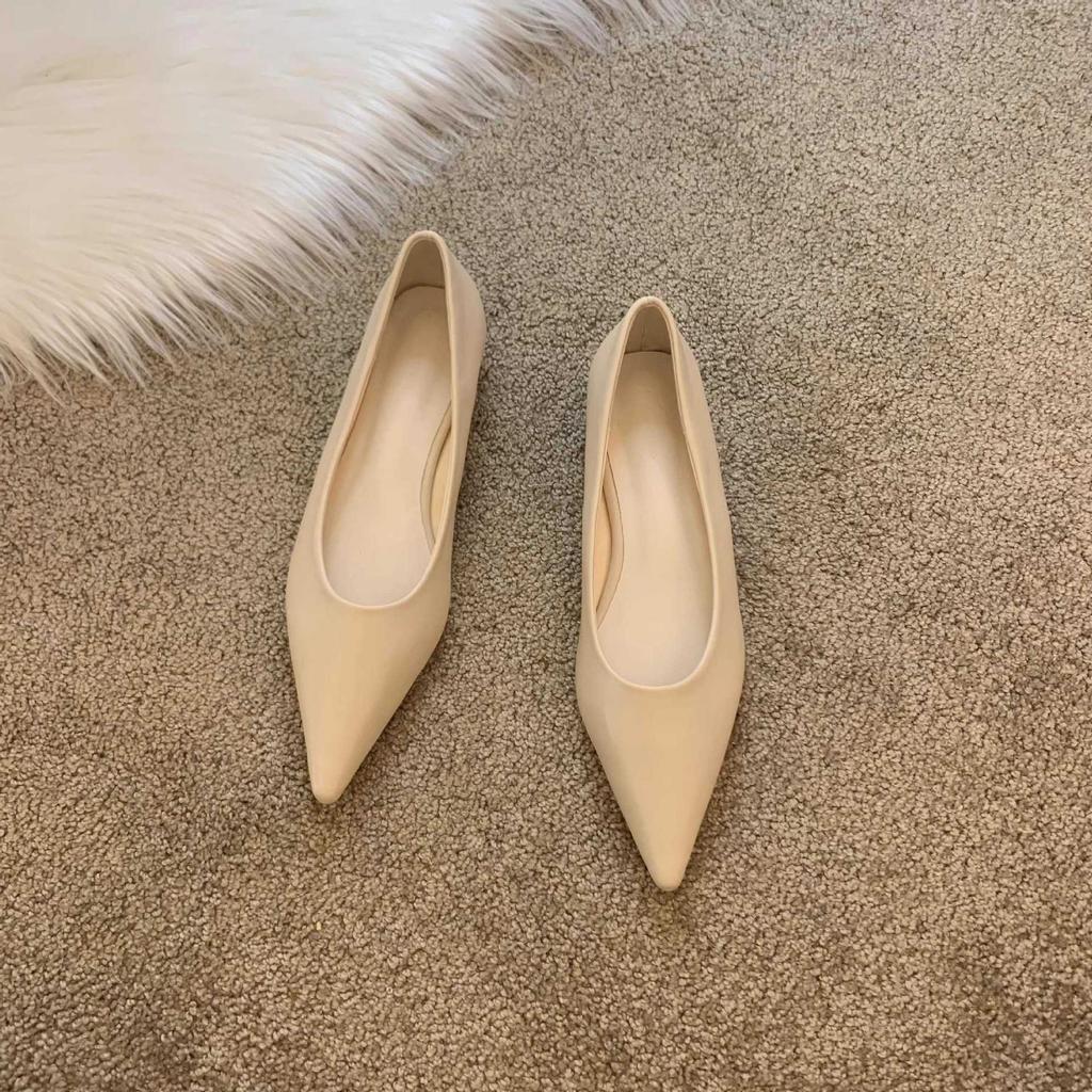 Pointed flat shoes single shoes women's 2025 new temperament pointed head shallow mouth low heel temperament grandma shoes fairy shoes