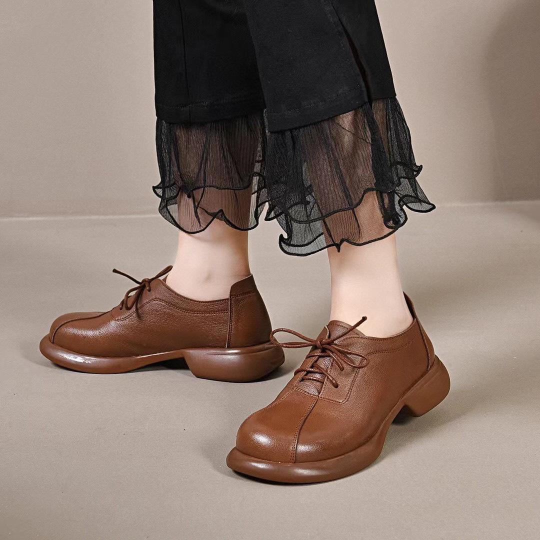 

Женская обувь весна новая первый слой коровьей кожи круглый носок плоская подошва шнуровка маленькие кожаные туфли женские ретро туфли с большой головой 40 коричневый