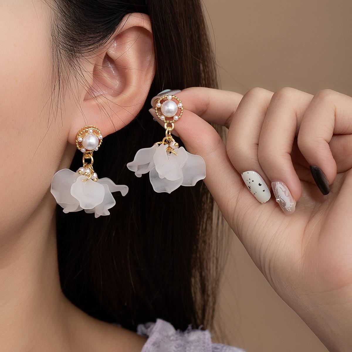 

Сережки-пелюстки тюльпанів Dongdaemun Преміальні сережки-цвяшки Метелик Квітка Солодкі Маленькі Свіжі Квіти