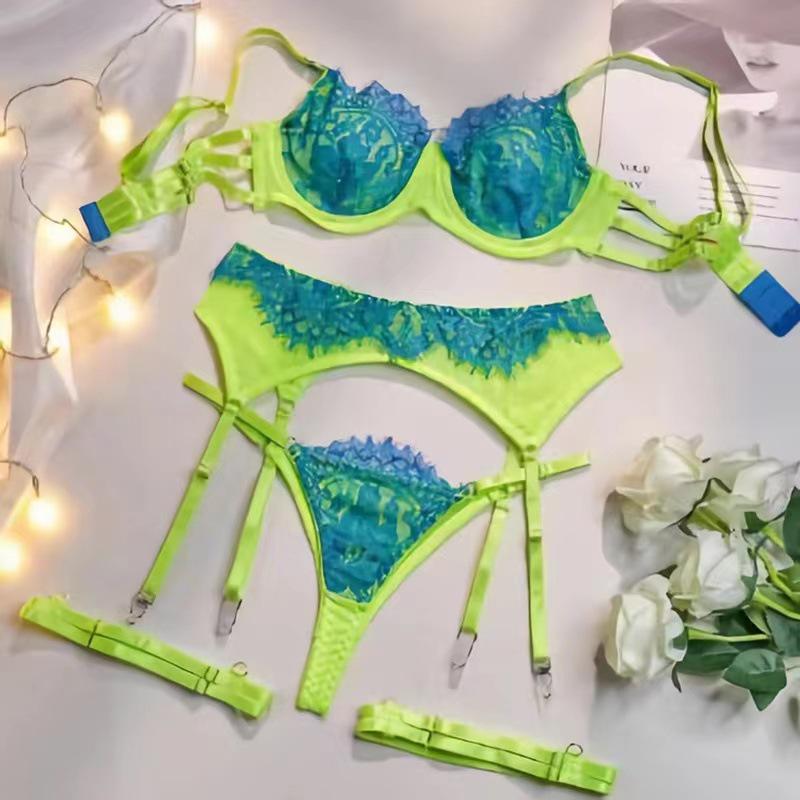 Ultra-Thin Retro Lace Splicing Bra & Sexy Lingerie Three-Piece Set