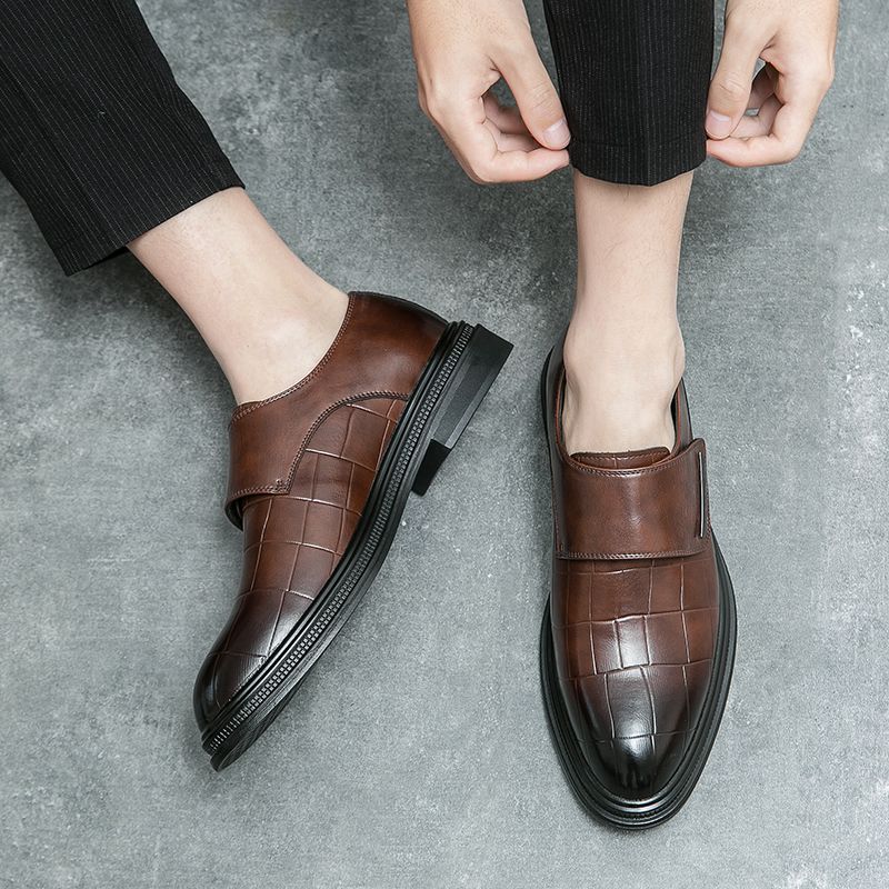 Horse buckle leather shoes pointed inner height increase hair stylist personalized crocodile pattern shoes
