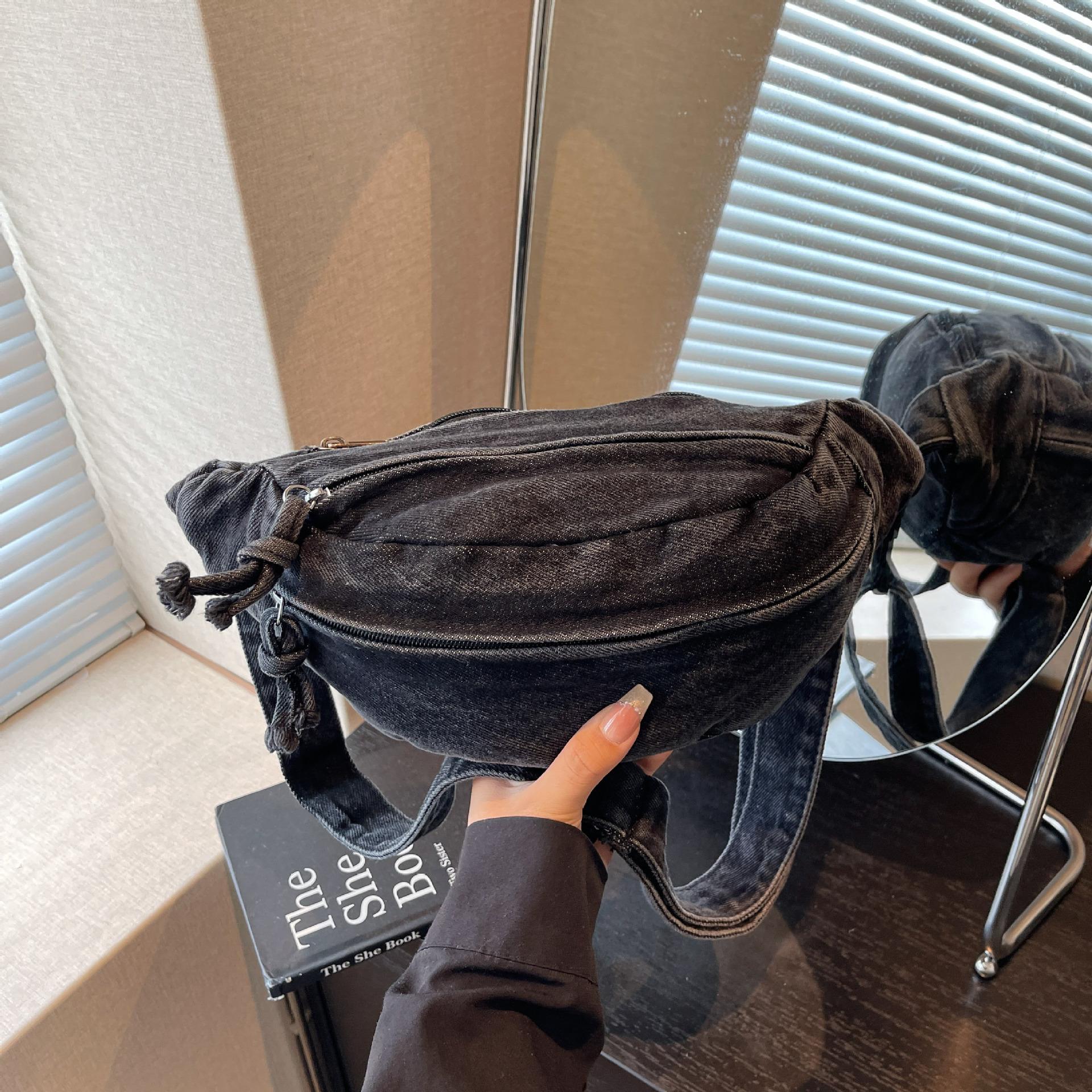 

Denim bag women s large-capacity new summer niche messenger bag sports breast bag чорний