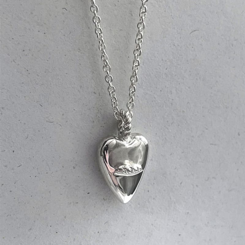 

LUMIAH SIGNATURE THREAD HEART NECKLACE SILVER