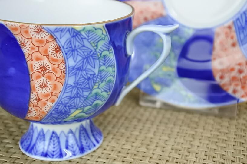 Bol à café Fukagawa Seiji Arita Ware teinté Nishiki Sho Chiku Bai, tasse élégante, soucoupe, tasse moderne légèrement petite, bol à café et à thé, mandat impérial