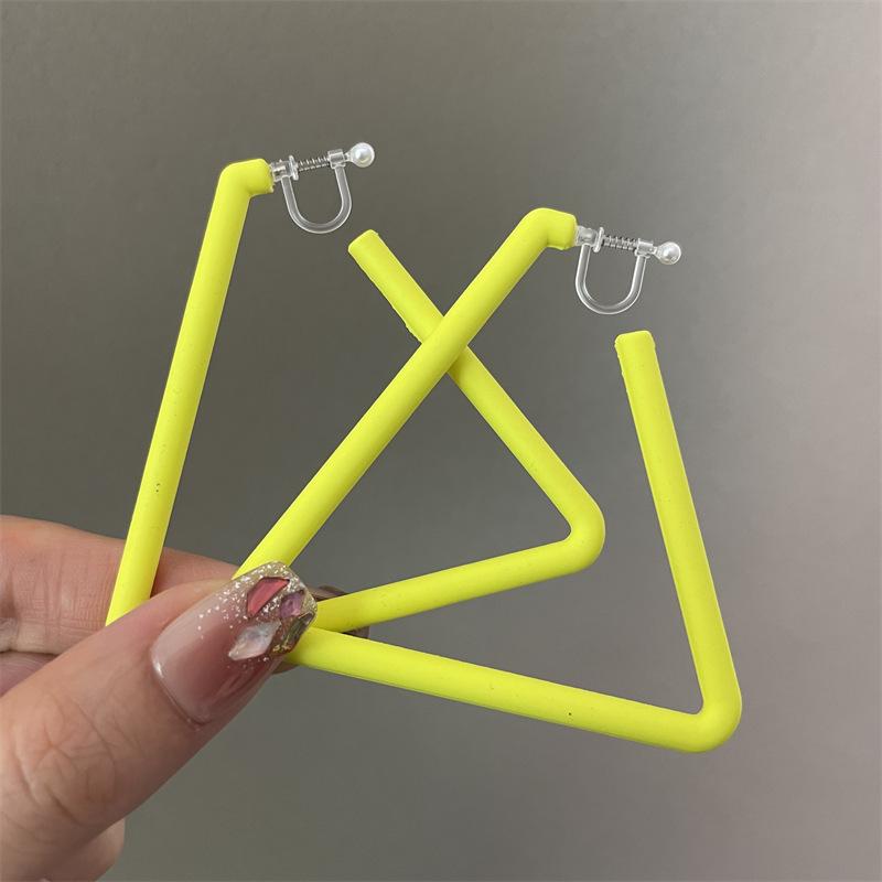New Color-expanding Triangular Rubber Paint Texture Personalized Earrings for Women