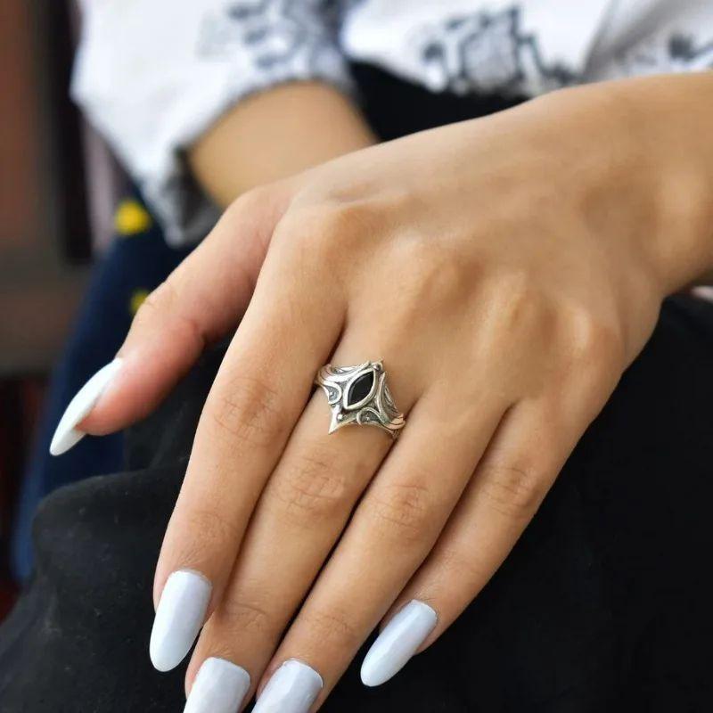Imitation Black Gemstone Carved Ring, Retro Style Vintage Fashion Personality Trend Niche Design Finger Ring Bracelet
